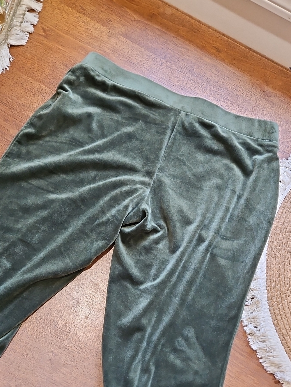 Juicy Couture Olive Green Velour Leggings with Crest - Picture 7 of 12